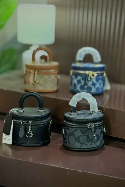 شنط كوتش دلو صغيرة