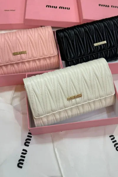 شنط ميو ميو كروس