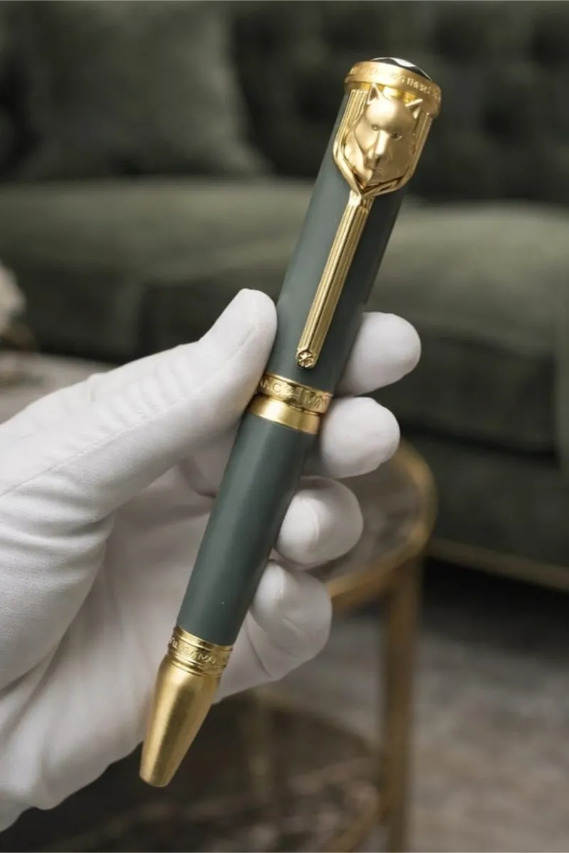 قلم مون بلان زيتي وذهبي