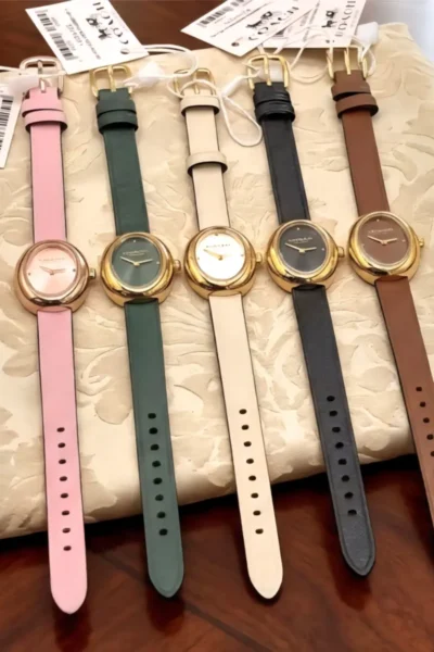 ساعات كوتش نسائي جلد