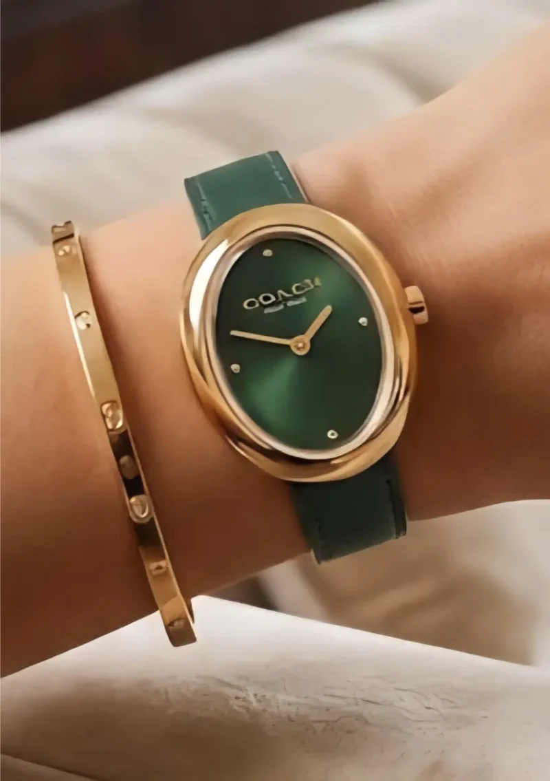 ساعة كوتش جلد اخضر