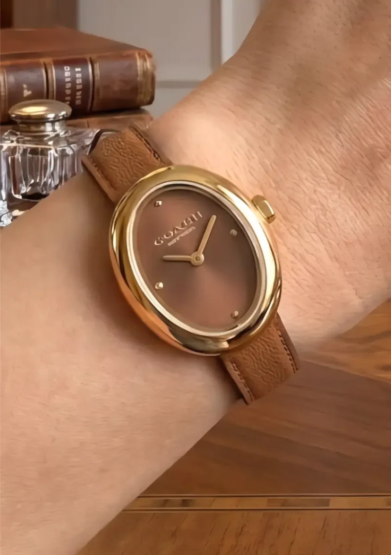 ساعة كوتش جلد بني