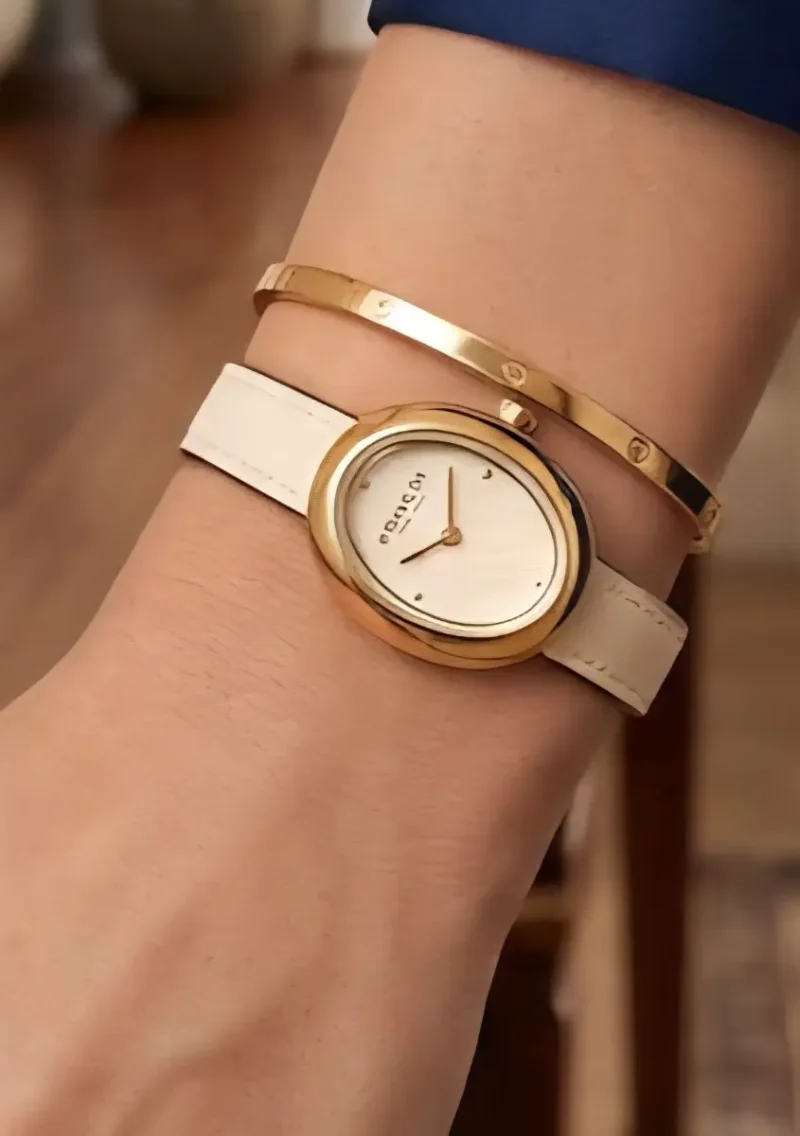 ساعة كوتش جلد نسائي