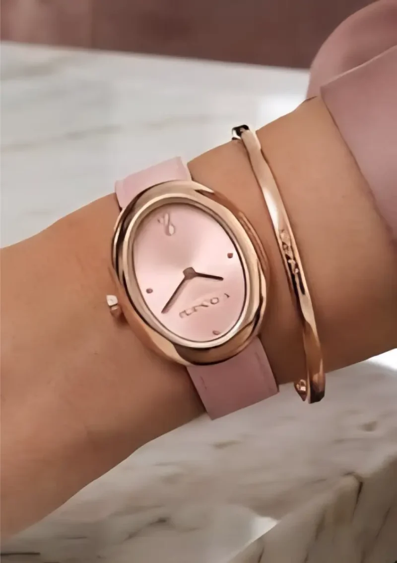 ساعة كوتش جلد وردي