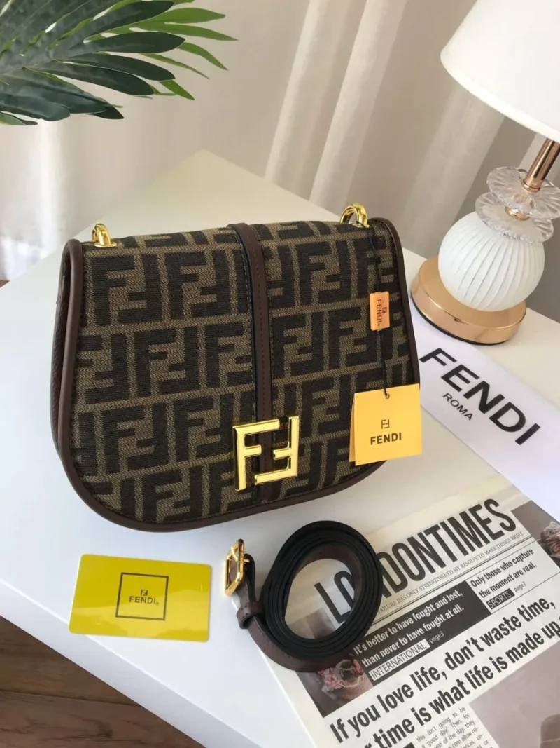 شنط فندي الرياض