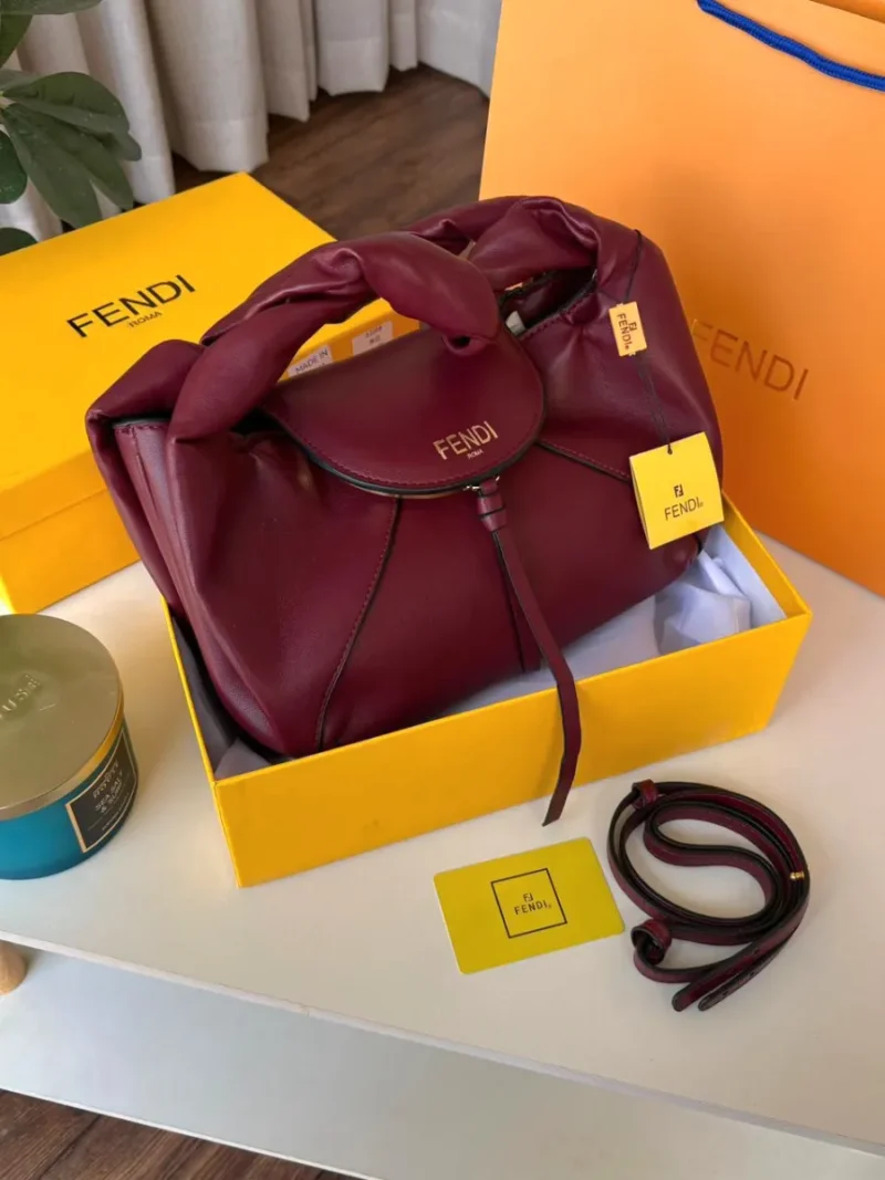 شنط فندي لون عنابي