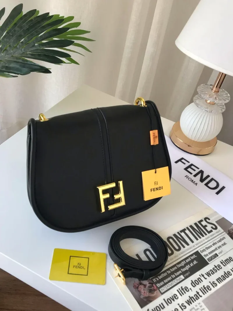 شنطة فندي مقاس 22