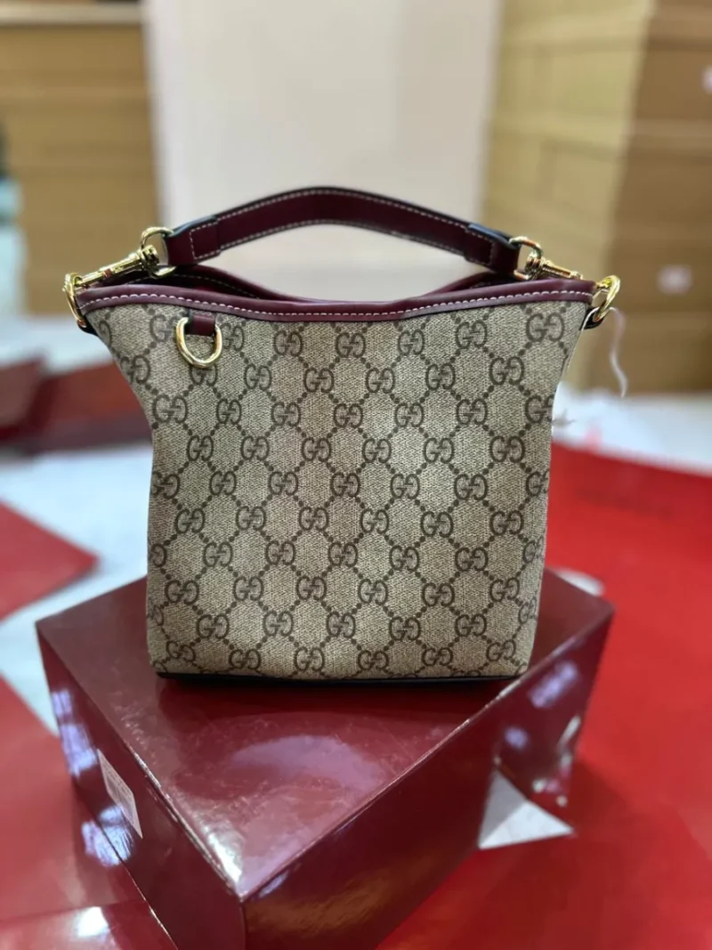 شنط نسائيه الرياض