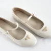 فلات نسائي ابيض